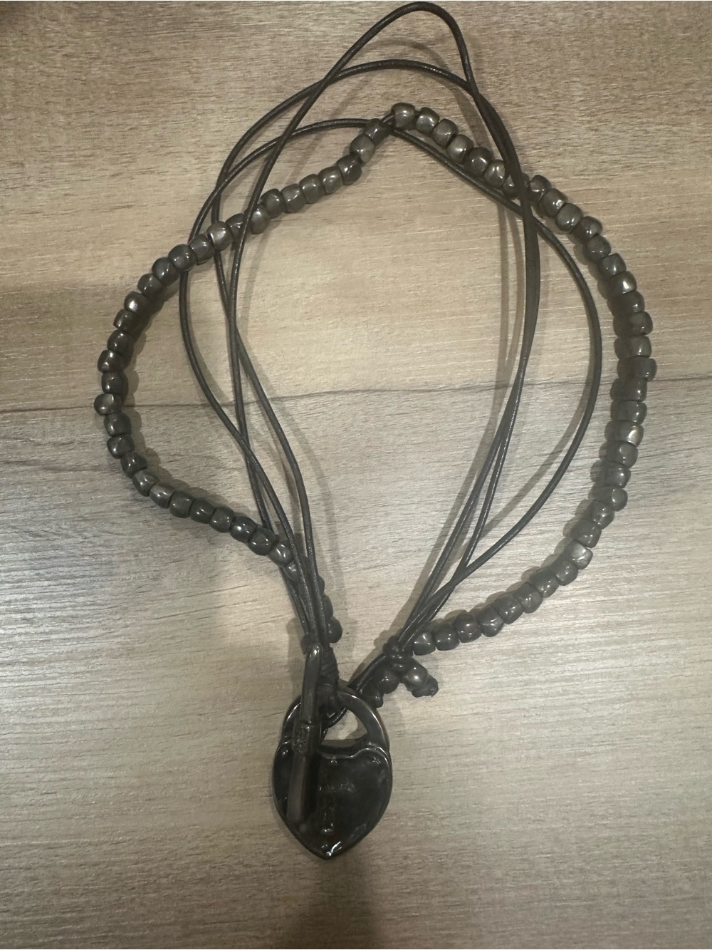 Uno de 50 Handcrafted Leather and Beaded Heart Pendant Necklace